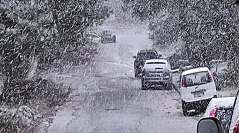 Κακοκαιρία “Carmel”: Χιονίζει τώρα σε Διόνυσο, Βίλια & Ιπποκράτειο Πολιτεία (φωτό)