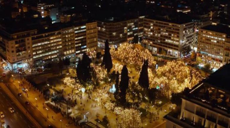 Χριστούγεννα στην γιορτινή Αθήνα – Μαγικές εικόνες από ψηλά! (βίντεο)