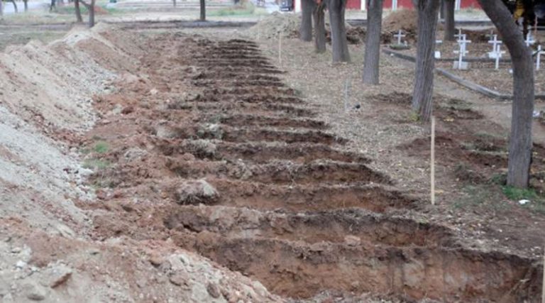Ανοίγουν νέους τάφους στα νεκροταφεία του Ωραιοκάστρου