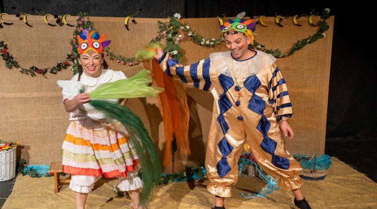 Θέατρο για παιδιά: Η Αλίκη Κατσαβού στο έργο ‘Του τραγουδιού το παραμύθι’ στο Θέατρο Άβατον