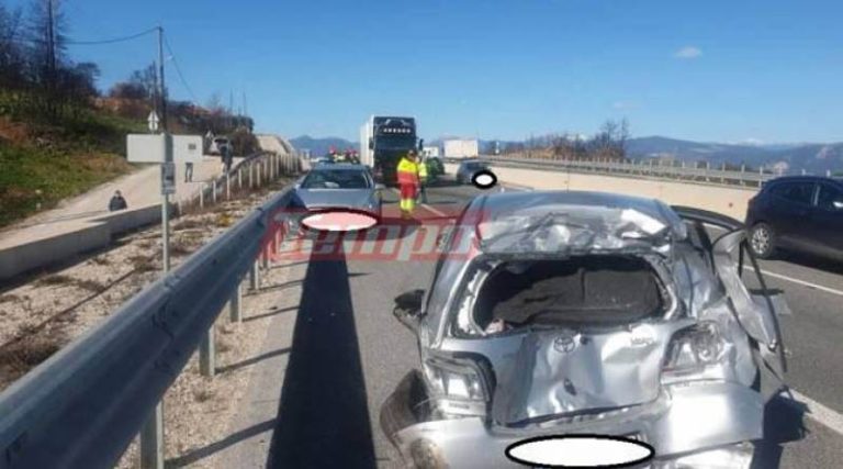 Τραγωδία στην Αθηνών -Πατρών: Φορτηγό παρέσυρε και σκότωσε 22χρονη (φωτό)