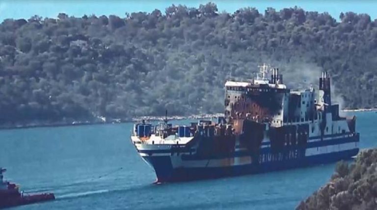 Φωτιά σε πλοίο: Στον Αστακό το «Euroferry Olympia» – 60 διασώστες στην επιχείρηση για τους 10 αγνοούμενους (βίντεο)
