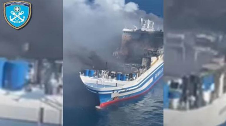 Φωτιά σε πλοίο: Συγκλονίστηκε εικόνες από ψηλά – Η ανακοίνωση του Λιμενικού (βίντεο)