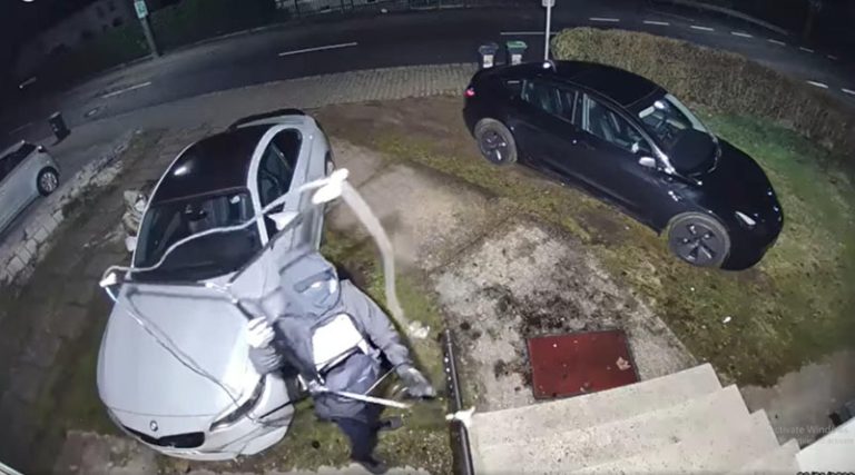 Έτσι κλέβουν ένα αυτοκίνητο σε μόνο ένα λεπτό (βίντεο)