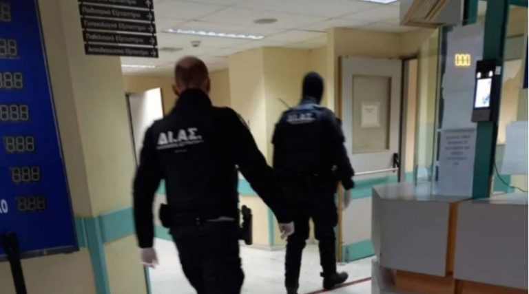 Νίκαια: Μπήκαν σε νοσοκομείο και τα έκαναν «γυαλιά καρφιά» (φωτό)