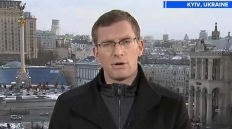 Ουκρανία: Viral δημοσιογράφος που καλύπτει την κρίση σε έξι γλώσσες! (βίντεο)