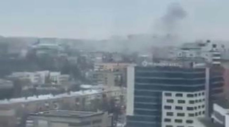 Πόλεμος στην Ουκρανία: Συνεχείς βομβαρδισμοί στο Χάρκοβο – Πληροφορίες για δεκάδες νεκρούς (βίντεο)