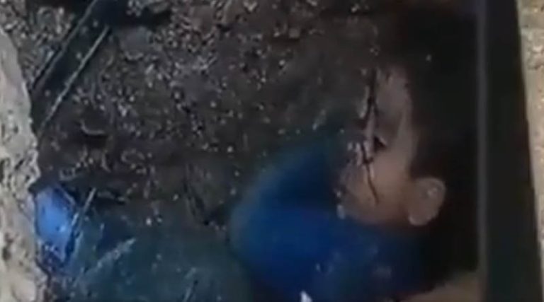 Πλησιάζουν τον 5χρονο που έπεσε σε πηγάδι – Παραμένει για 5η μέρα εγκλωβισμένος! (φωτό & βίντεο)