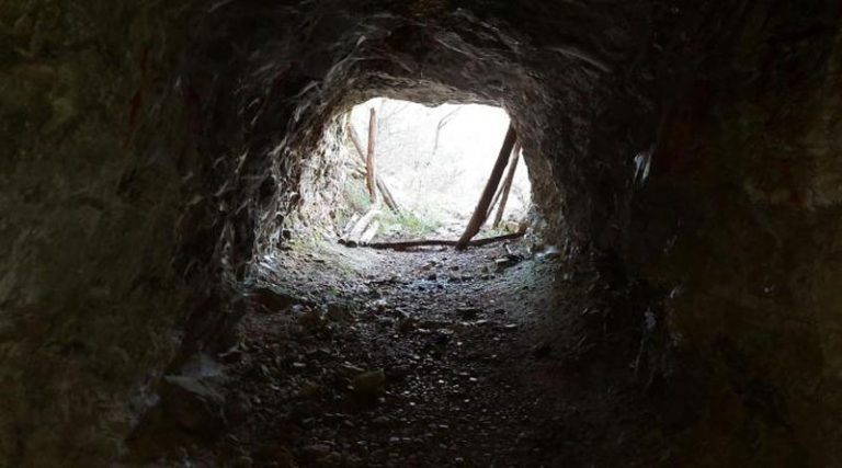 Το ξεχασμένο τούνελ που θα συνέδεε το Κορωπί με τη Γλυφάδα -Γιατί εγκαταλείφθηκε για πάντα; (βίντεο)
