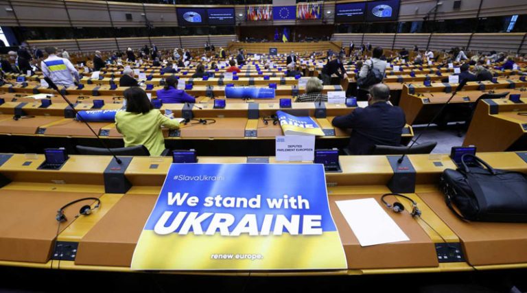 Πόλεμος στην Ουκρανία: Άμεση αποδοχή της αίτησης ένταξης της Ουκρανίας στην ΕΕ ζητά το Ευρωκοινοβούλιο