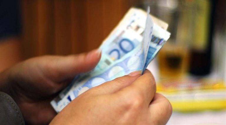 ΔΥΠΑ: Στο… ταμείο χιλιάδες άνεργοι για το μπόνους των 300 ευρώ – Οι δικαιούχοι