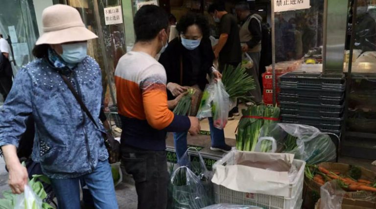 Κορονοϊός: Lockdown σε 10 κτίρια στο Πεκίνο – Φόβος στους πολίτες, ουρές για ψώνια και τεστ
