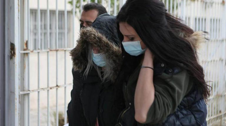 «Λύγισε» μετά από δεκατέσσερις μέρες μέσα στη φυλακή η Ρούλα Πισπιρίγκου