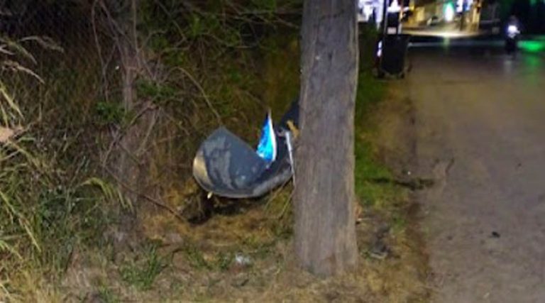 Τραγωδία: Νεκρός σε τροχαίο 37χρονος – “Καρφώθηκε” πάνω σε δέντρο (φωτό & βίντεο)