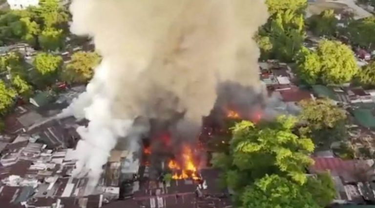 Τραγωδία : 8 νεκροί –ανάμεσά τους έξι παιδιά– εξαιτίας πυρκαγιάς σε παραγκούπολη
