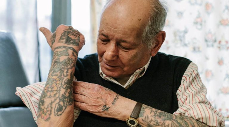 Πέθανε ο Τζίμης – Ο πρώτος tattoo artist της Αθήνας