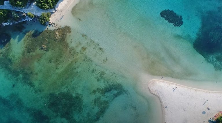 Μπέλλα Βράκα: Δείτε που βρίσκεται η παραλία με το αστείο όνομα και την απαράμιλλη ομορφιά