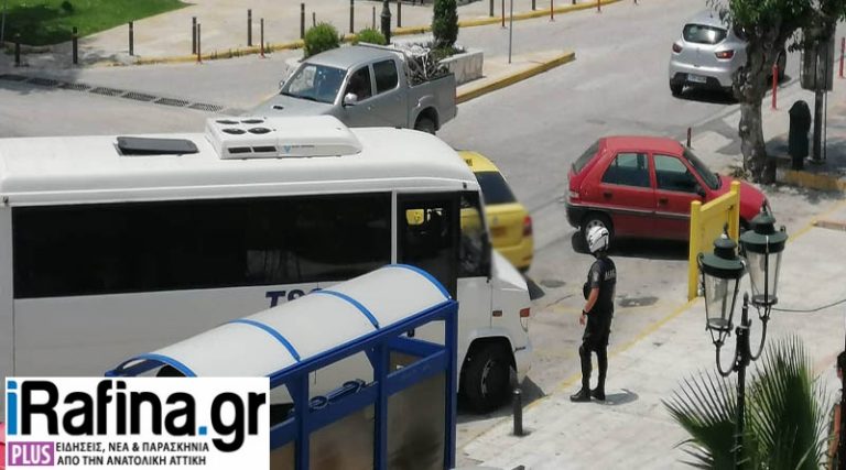 Ραφήνα: Eπέμβαση της Αστυνομίας για να παρκάρει το λεωφορείο της Δημοτικής Συγκοινωνίας! (φωτό)