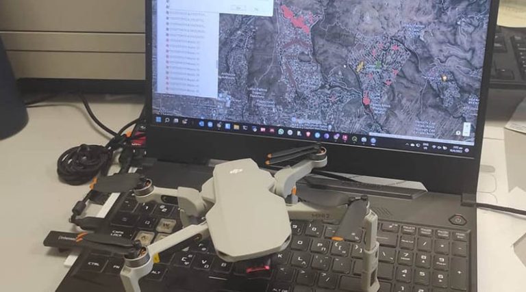 Ραφήνα Πικέρμι: «Απογειώνεται» τη Δευτέρα το drone – Ξεκινούν οι έλεγχοι για τα ακαθάριστα οικόπεδα (φωτό)