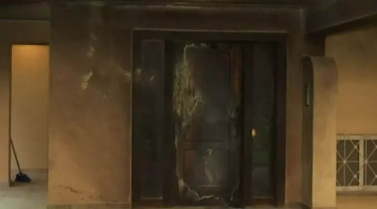 Επίθεση με γκαζάκια τα ξημερώματα στο σπίτι του Άρη Πορτοσάλτε – “Ήθελαν να βάλουν φωτιά και να δολοφονήσουν” (φωτό & βίντεο)