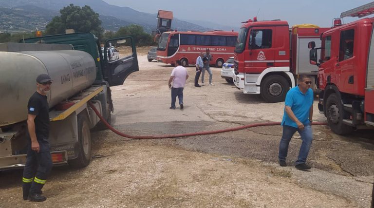 Η Πολιτική Προστασία Ραφήνας Πικερμίου στην κατάσβεση της φωτιάς στη Αρτέμιδα (φωτό)