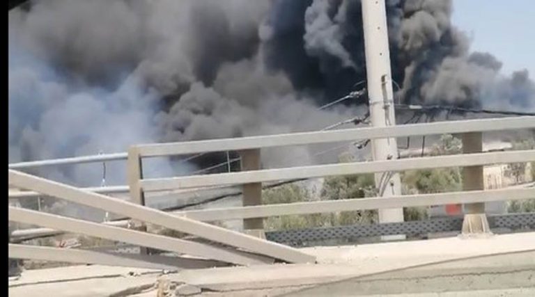 Μεγάλη φωτιά και εκρήξεις σε βιομηχανία στο Μενίδι! (φωτό & βίντεο)