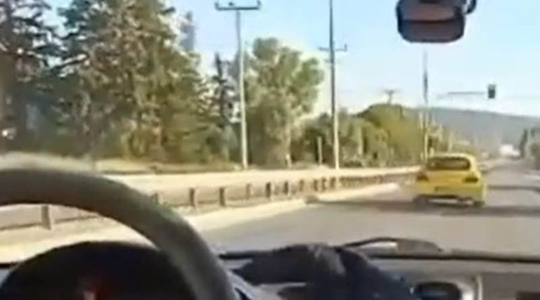 Νέα Μάκρη: Πέρασε με κόκκινο επικίνδυνη διασταύρωση στη Λεωφόρο Μαραθώνος! (βίντεο)