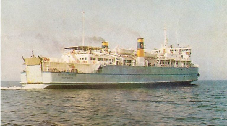 Ένα από τα μακροβιότερα επιβατηγά-οχηματαγωγά πλοία που πέρασε από το λιμάνι της Ραφήνας (φωτό)