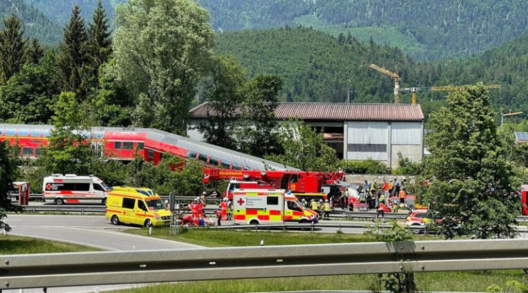 Σιδηροδρομικό δυστύχημα στη Βαυαρία με νεκρούς και πολλούς τραυματίες! (φωτό)
