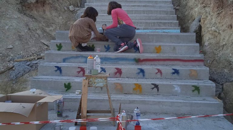 Νέος Βουτζάς: Οι “σκάλες” διαφυγής, το καλοκαίρι και τα χελιδόνια (φωτό)