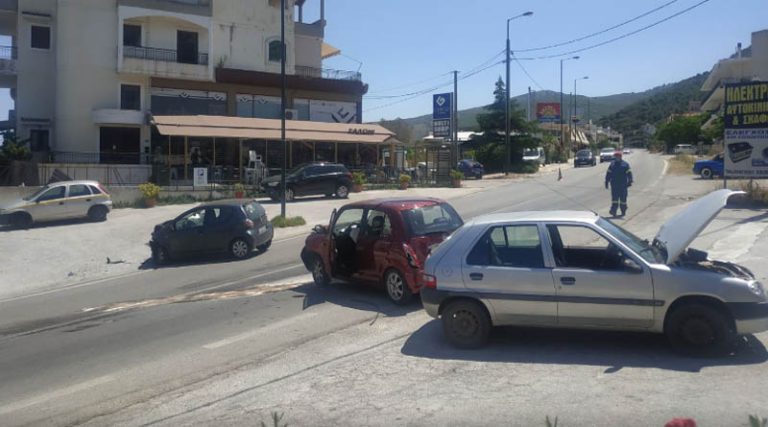 Νέα Μάκρη: Σοβαρό τροχαίο με τρία αυτοκίνητα στη Λ. Διονύσου – Πληροφορίες για τραυματίες