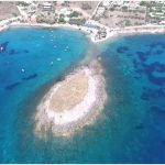 Ανατολική Αττική:  Η παραλία με το σμαραγδένιο μάτι, τα 3 λιμανάκια & την μεγάλη ιστορία (βίντεο)