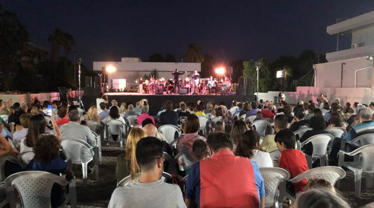 Μαγευτική βραδιά από την  Δημοτική σχολή Σπάτων Αρτέμιδος & το Ωδείο της Αγίας Παρασκευής (φωτό)