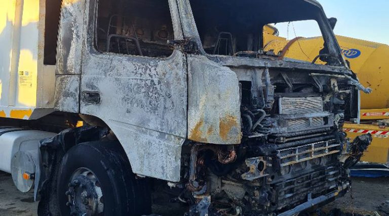 Νέες εικόνες από τη φωτιά στο Μαρκόπουλο – Πως σώθηκε το αμαξοστάσιο (φωτό & βίντεο)