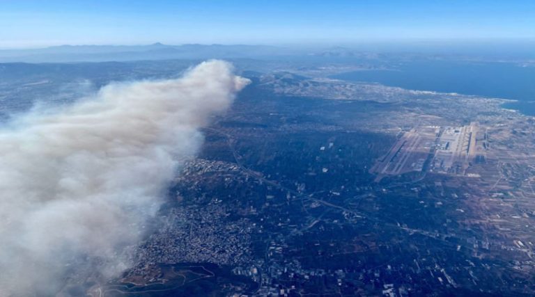 Συγκλονιστική δορυφορική εικόνα από την φωτιά σε Ντράφι & Πεντέλη  – Έως και 400 χιλιόμετρα μεταφέρθηκε ο καπνός