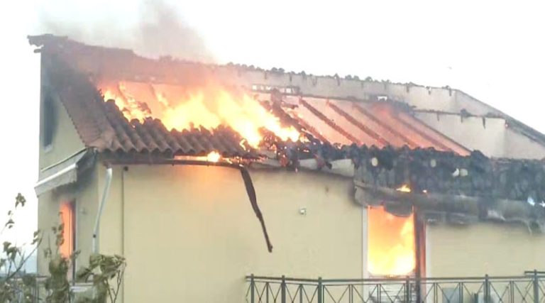Σοκ στην Παλλήνη: Ηλικιωμένος αυτοκτόνησε στην Ανθούσα, μόλις το σπίτι του περικυκλώθηκε από τις φλόγες!