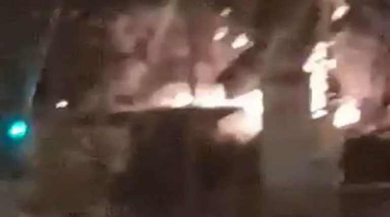 Παλλήνη: Βίντεο από τη φωτιά σε κτήριο στη Λ. Μαραθώνος, που εντοπίστηκε άτομο χωρίς τις αισθήσεις του