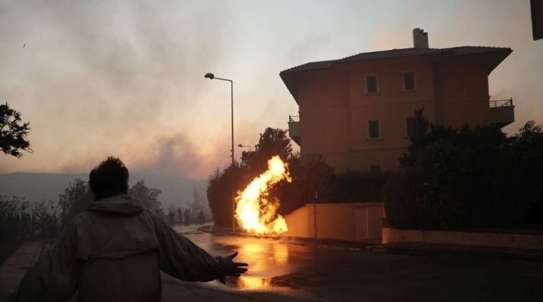 Το Εργατικό Κέντρο Λαυρίου για την φωτιά σε Ντράφι, Παλλήνη, Ανθούσα και Γέρακα