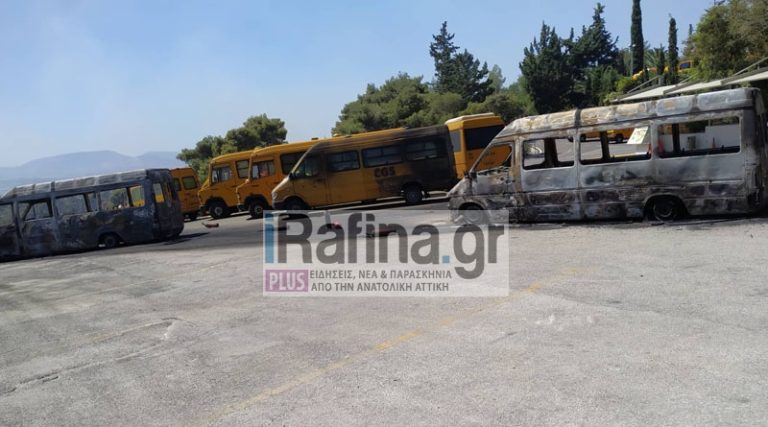 Παλλήνη: Κάηκαν σχολικά λεωφορεία στον Κωστεά – Γείτονα – Αποκλειστικές εικόνες