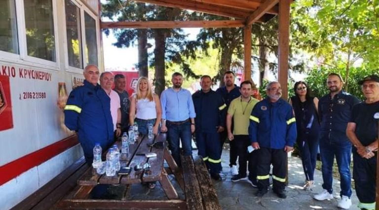 Επίσκεψη κλιμακίου ΠΑΣΟΚ στις εθελοντικές ομάδες  του Δήμου Διονύσου (φωτό)