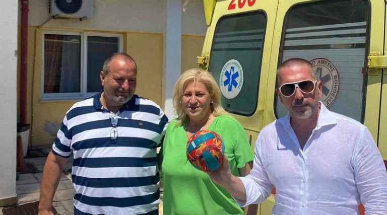 Η μπάλα που έσωσε τον 30χρονο στην Χαλκιδική, είχε χαθεί πριν 10 μέρες από δύο παιδάκια στη Λήμνο! (φωτό)