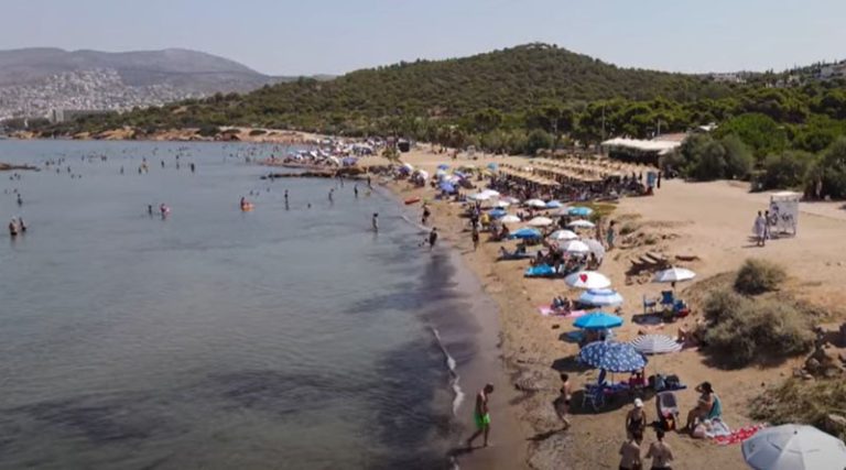 Γεμάτες οι παραλίες της Ανατολικής Αττικής – Διαφυγή από τον καύσωνα αναζητούν οι Αθηναίοι