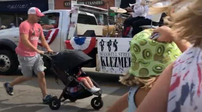 Πυροβολισμοί σε παρέλαση για την 4η Ιουλίου στο Ιλινόι των ΗΠΑ – Ο κόσμος τρέχει να σωθεί (βίντεο)