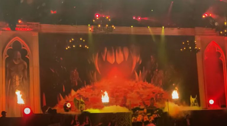 Επεισοδιακή συναυλία των Iron Maiden στο ΟΑΚΑ  – Ο Bruce Dickinson πλακώθηκε με θαυμαστή & έφυγε από τη σκηνή! (βίντεο)