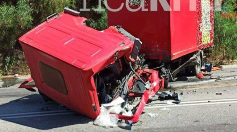 Μία νεκρή και ένας τραυματίας σε σοκαριστικό τροχαίο – Φορτηγό κόπηκε στα δύο μετά από σύγκρουση με αμάξι! (φωτό)