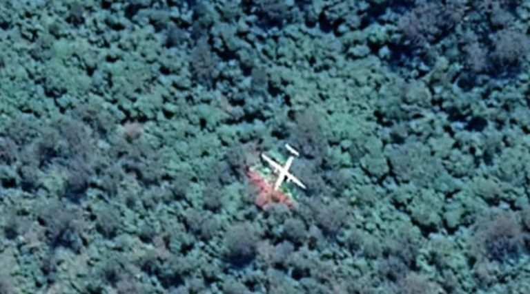 Τι κάνει ένα αεροπλάνο στα βάθη τροπικού δάσους;