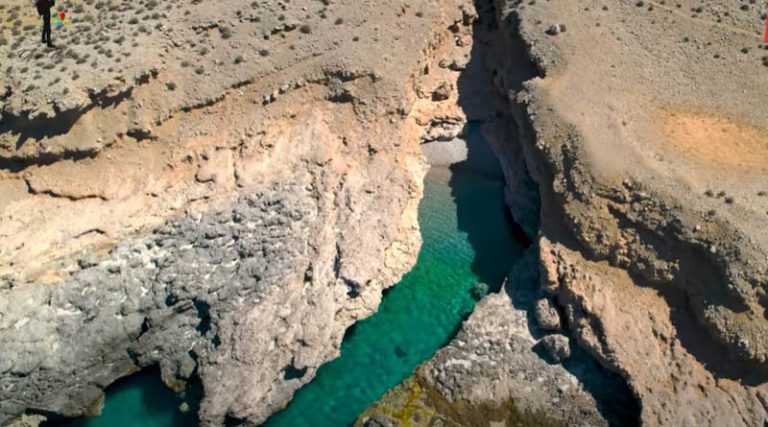 Αθερίνα – Ο μικροσκοπικός ανέγγιχτος γαλάζιος παράδεισος της Κρήτης από ψηλά! (βίντεο)
