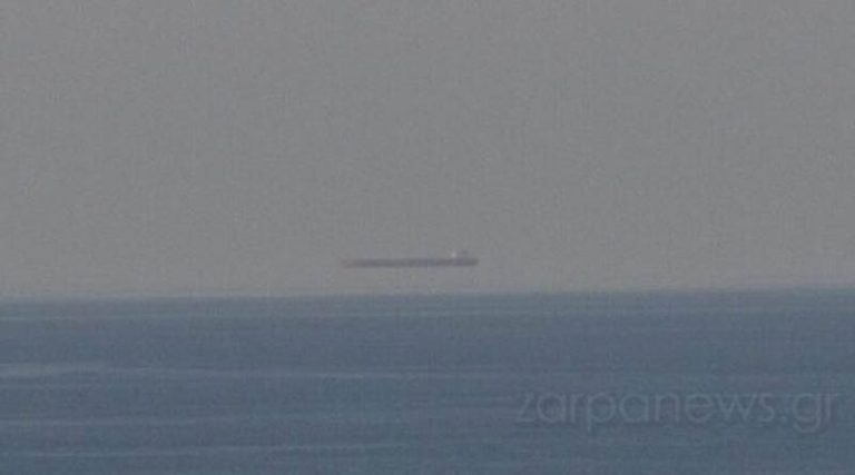 Πλοίο «αιωρείται» πάνω από τη θάλασσα – Η Fata Morgana εμφανίστηκε ξανά (φωτό)