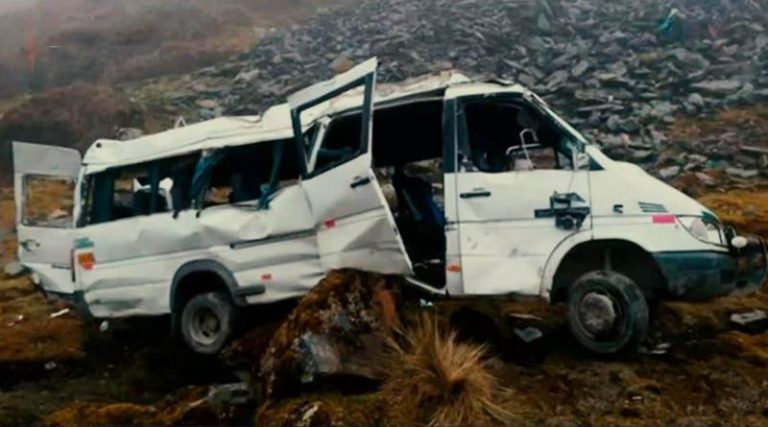 Αγωνία για ζευγάρι Ελλήνων – Το λεωφορείο τους έπεσε σε χαράδρα στο Περού (βίντεο)