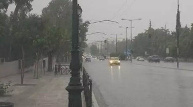 Η κακοκαιρία «ξαναχτυπάει» την Αττική! Ξαφνική καταιγίδα στο κέντρο της Αθήνας – Μπουμπουνητά στη Ραφήνα (φωτό & βίντεο)